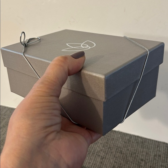 White Floral Ceramic Night Light NEW - Picture 6 of 7